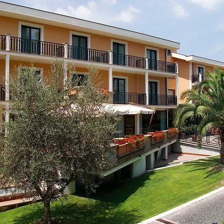 Appia Park 4*